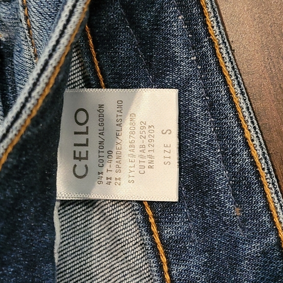 BNWT Cello Distressed Bermuda Shorts - Picture 4 of 5